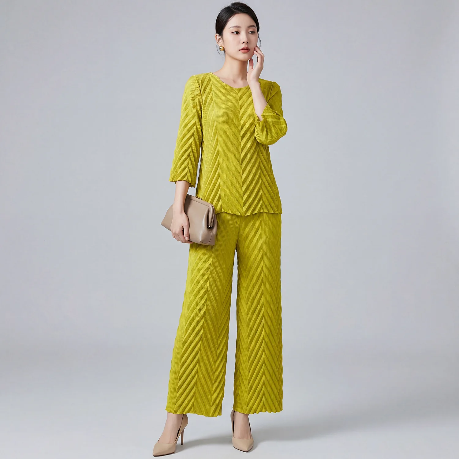 Women Fashion Set Solid Colour Classic Folded Long-Sleeved T-Shirt Loose-Fit Stretch Casual Straight-Leg Pants 2026 New Female
Women Fashion Set Solid Colour Classic Folded Long-Sleeved T-Shirt Loose-Fit Stretch Casual Straight-Leg Pants 2026 New Female