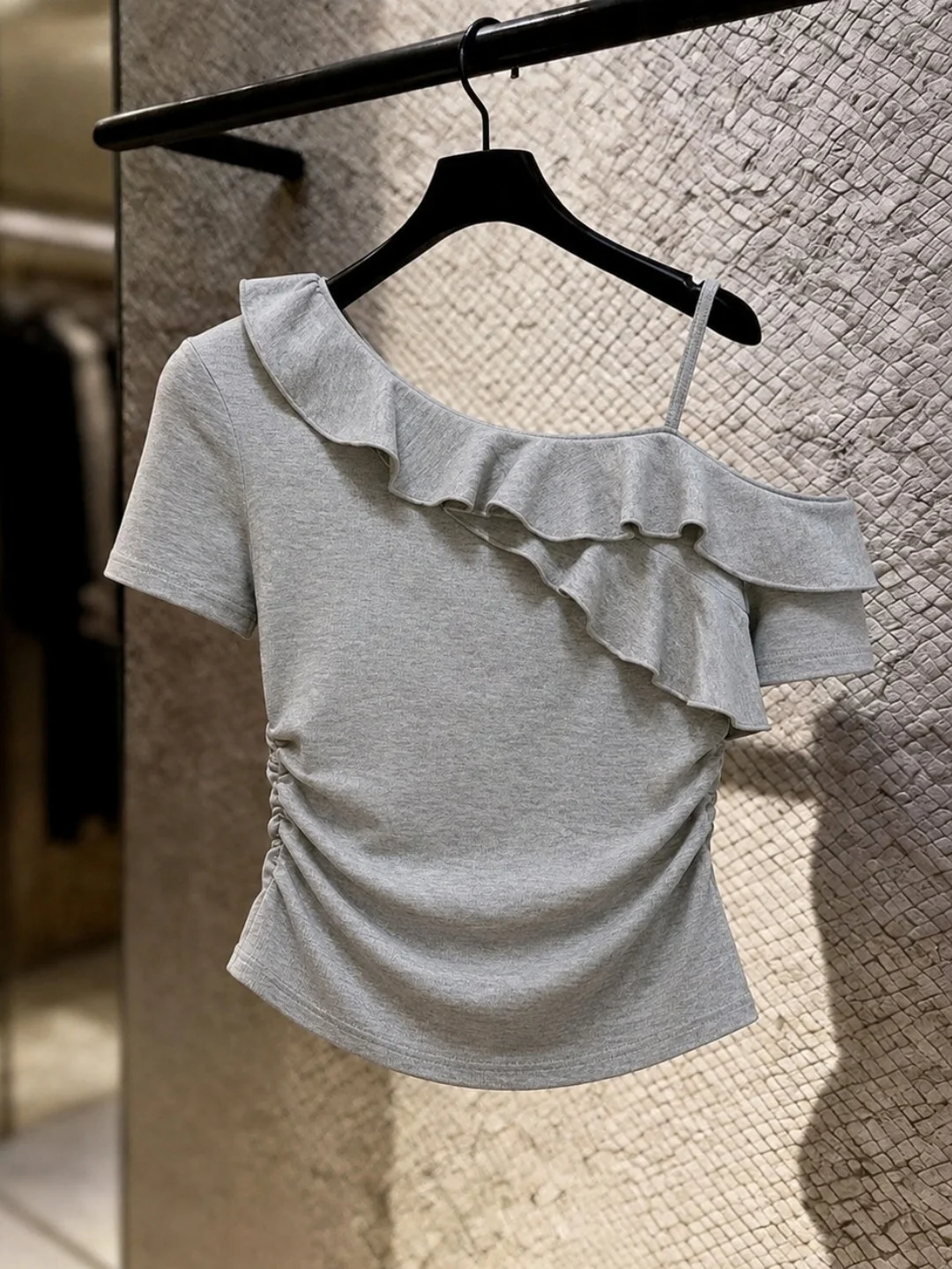 Summer Trendy Design Shoulder Bared T Shirt Korean Style Pure Color Slimming Short Sleeve Bell Top Women's Fashion
Summer Trendy Design Shoulder Bared T Shirt Korean Style Pure Color Slimming Short Sleeve Bell Top Women's Fashion