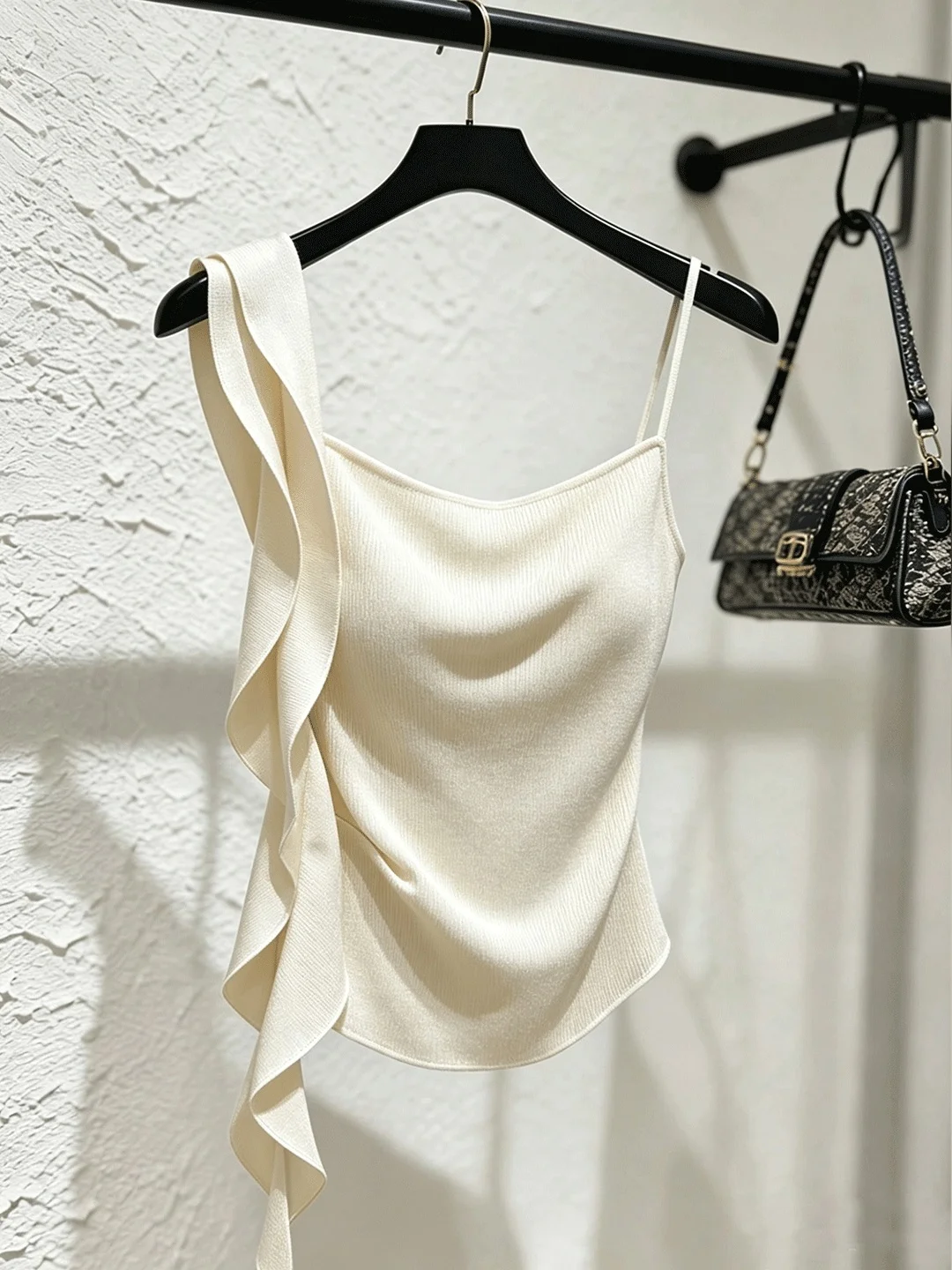 Summer Slim Fit Knitted Ice Silk Strap Vest Irregular Hemline Women's Fashion Casual Style Sexy Gentle Top Korean Version
Summer Slim Fit Knitted Ice Silk Strap Vest Irregular Hemline Women's Fashion Casual Style Sexy Gentle Top Korean Version