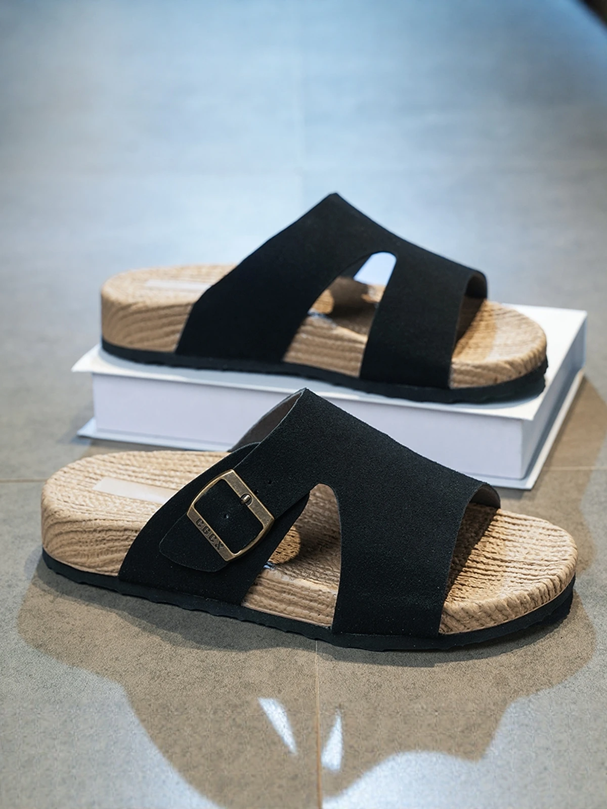 Men's Sandals Summer Outdoor Wearable High-End Sensation Odor-Resistant Slip-Resistant Water Sports One-Strap Sli...
Men's Sandals Summer Outdoor Wearable High-End Sensation Odor-Resistant Slip-Resistant Water Sports One-Strap Sli...