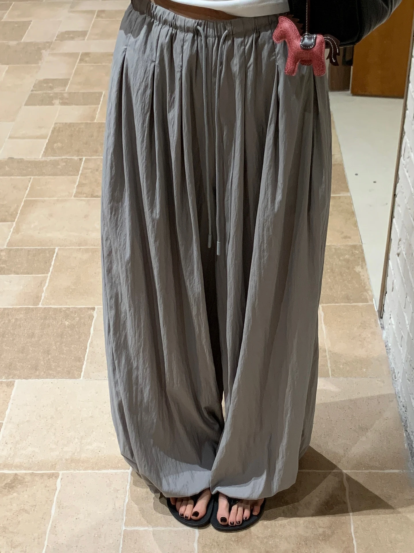 BRIVIN Grey Drawstring Elastic Waist Casual Pants Women Summer New Loose High Waist Slimming Thin Wide Leg Pants
BRIVIN Grey Drawstring Elastic Waist Casual Pants Women Summer New Loose High Waist Slimming Thin Wide Leg Pants