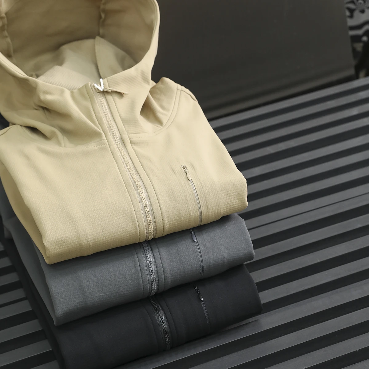 Мужская уличная флисовая куртка с капюшоном, теплая, с функцией быстрого нагрева, технологичная, модная, городская, стильная
Мужская уличная флисовая куртка с капюшоном, теплая, с функцией быстрого нагрева, технологичная, модная, городская, стильная