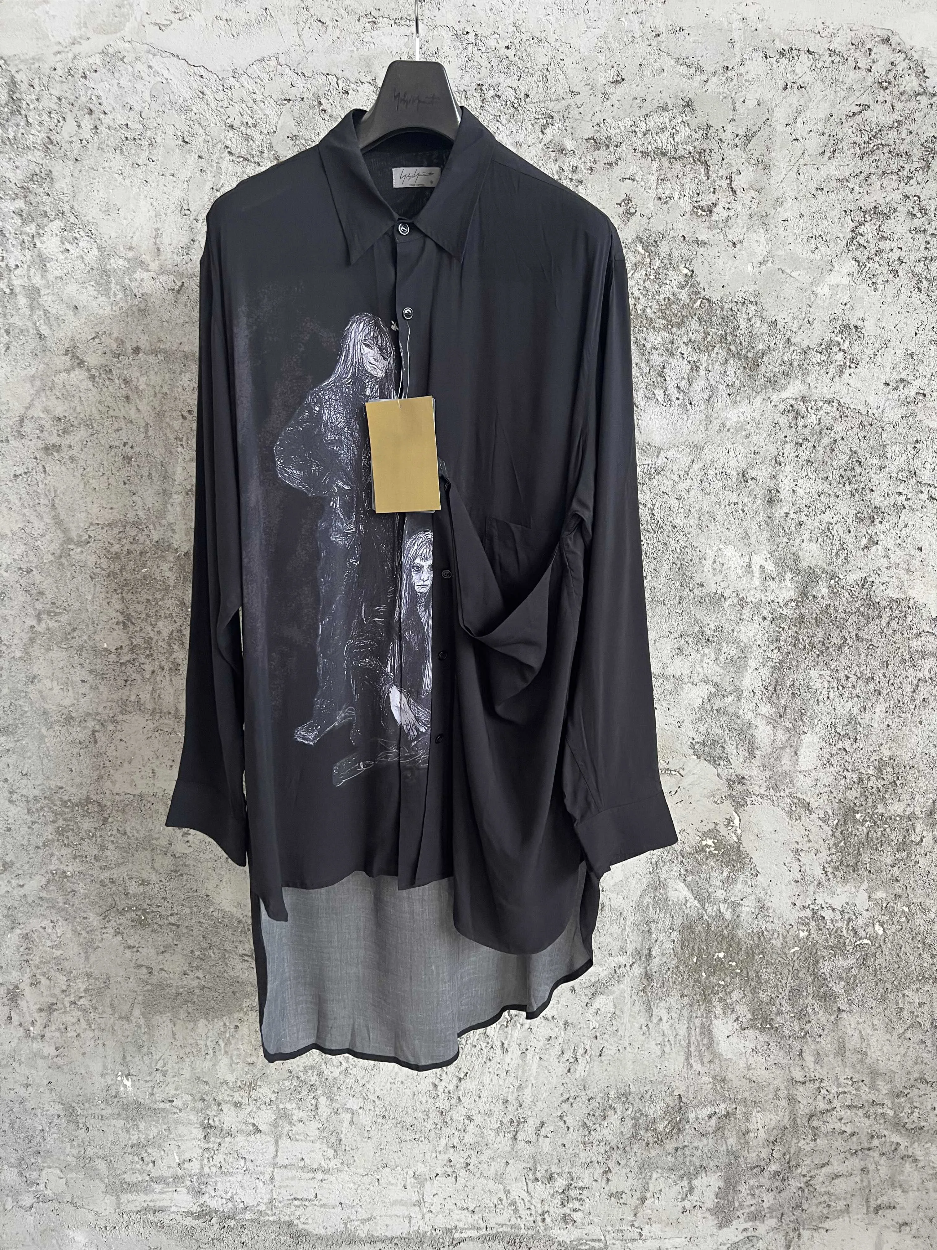 Original design, dark pattern, silk print, mulberry silk
Original design, dark pattern, silk print, mulberry silk