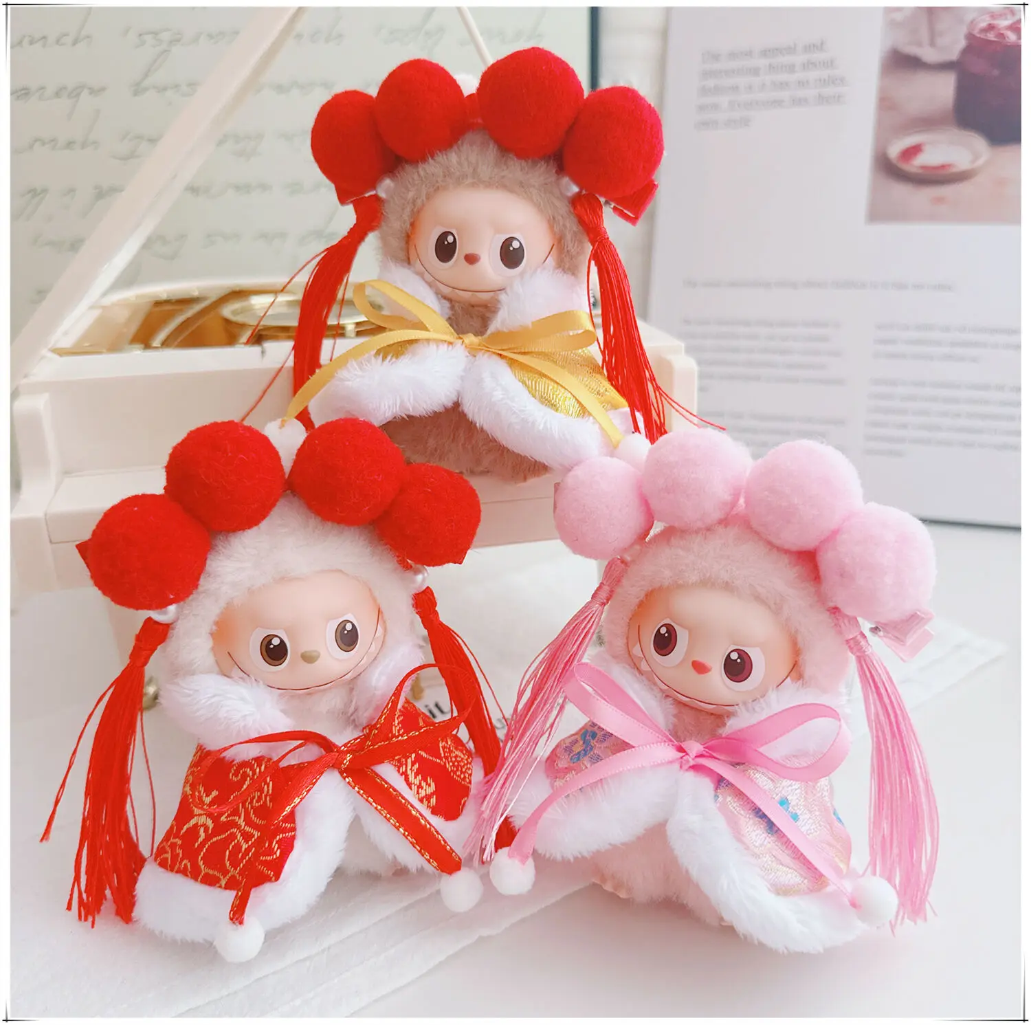 Clothes For Labubu Dolls 1st-4th Gen 3.0/4.0 Series Festive Set With Embroidered Brocade Shawl Cape Double-Ball Hair Accessories
Clothes For Labubu Dolls 1st-4th Gen 3.0/4.0 Series Festive Set With Embroidered Brocade Shawl Cape Double-Ball Hair Accessories