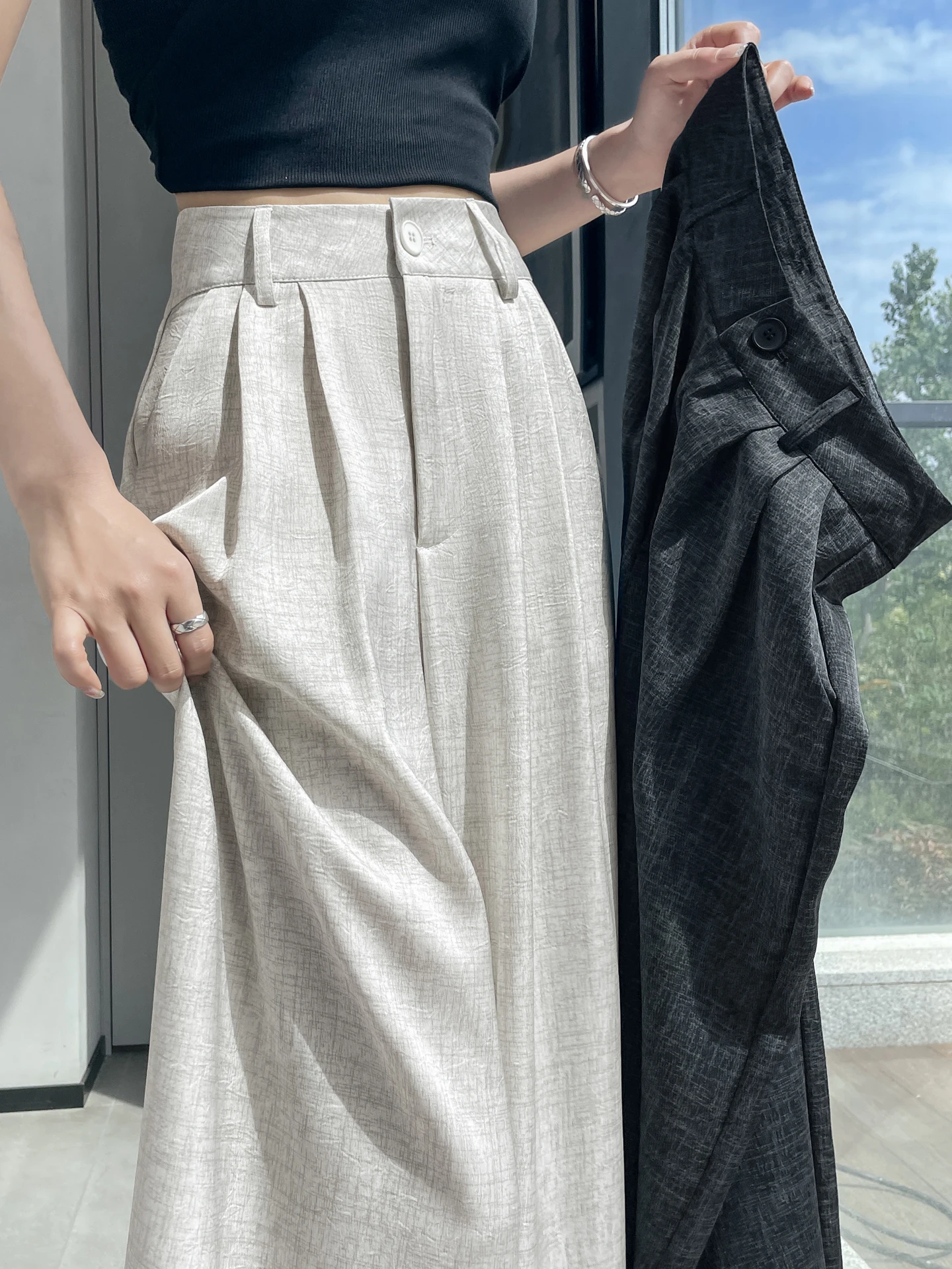 Acetate Satin Ice Silk Wide Leg Pants Women's Summer New Thin High Waist Slimming Casual Suit Pants Draping Floor-Length Pants
Acetate Satin Ice Silk Wide Leg Pants Women's Summer New Thin High Waist Slimming Casual Suit Pants Draping Floor-Length Pants