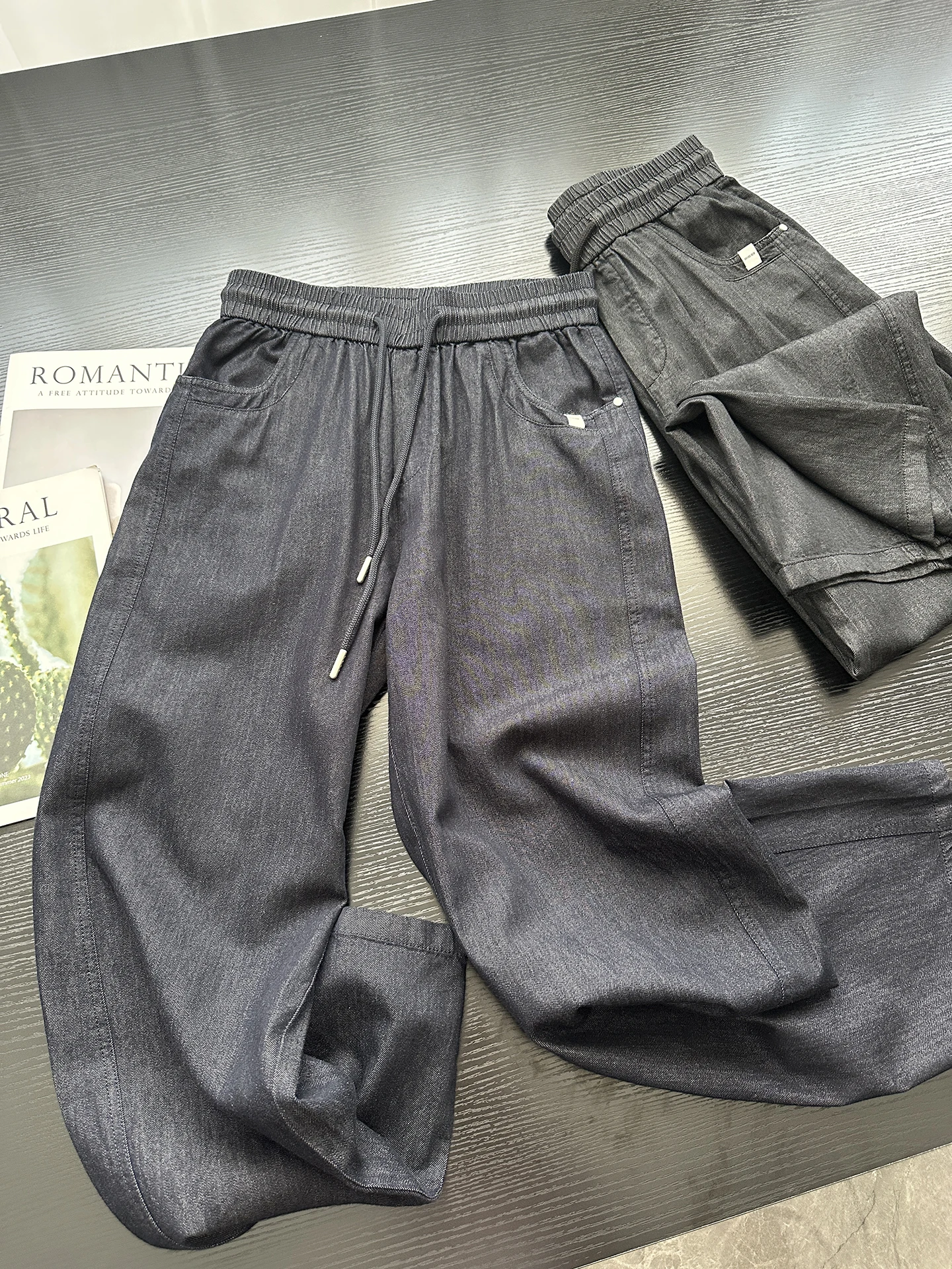 Lightweight Quick-Dry Breathable Men's Ice Silk Denim Fabric Outdoor Casual Loose Wide Leg Knife Pants Summer Season
Lightweight Quick-Dry Breathable Men's Ice Silk Denim Fabric Outdoor Casual Loose Wide Leg Knife Pants Summer Season