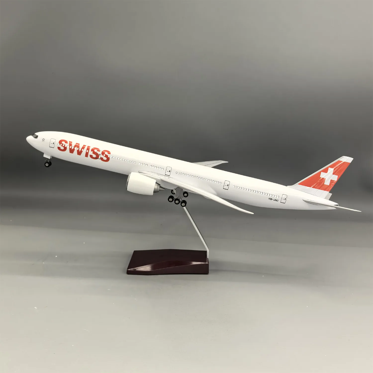 47cm Swiss B777 Airplane Model Toy Kit 1/157 Scale Resin Diecast Model plane with Stand For Collections Displays or Gift
47cm Swiss B777 Airplane Model Toy Kit 1/157 Scale Resin Diecast Model plane with Stand For Collections Displays or Gift
