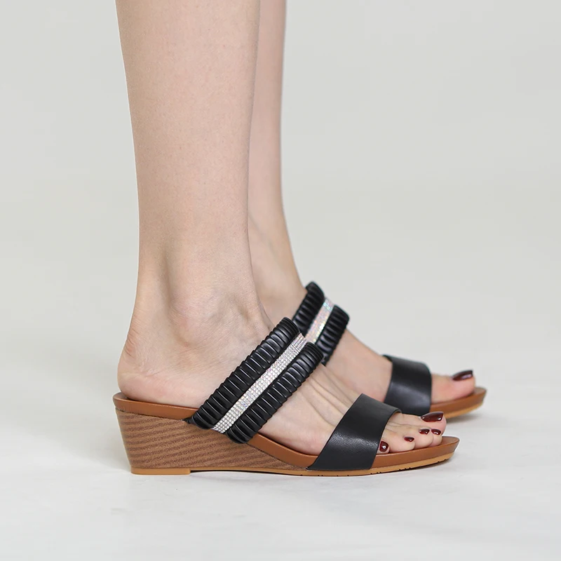 Classic Summer New Simple Women's Slippers Slope Heel Strap Comfortable Lightweight Non Slip Soft sole Resort Beach Shoes
Classic Summer New Simple Women's Slippers Slope Heel Strap Comfortable Lightweight Non Slip Soft sole Resort Beach Shoes