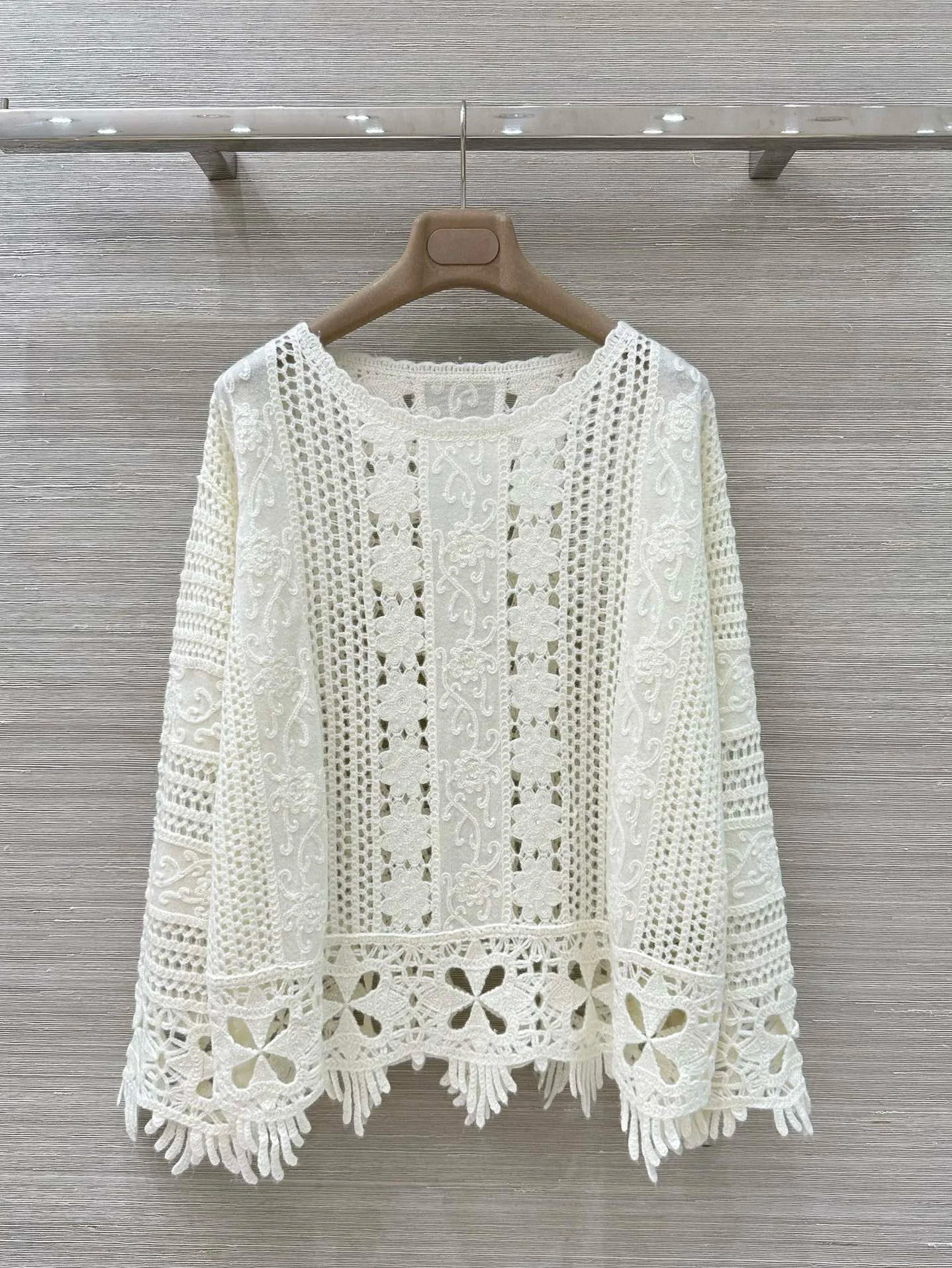 2025 Auturn Winter White Hook Flower Hollow Out Knitted Top Free Size Fashion Loose Khaki Cashmere Sweater
2025 Auturn Winter White Hook Flower Hollow Out Knitted Top Free Size Fashion Loose Khaki Cashmere Sweater