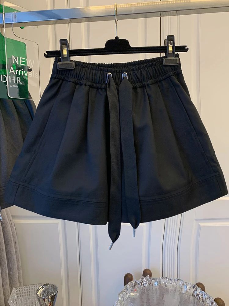Black Women Shorts Summer Elastic Waist Drawstring Wide Leg A-Line Shorts Loose Casual Female Short Pants Lady
Black Women Shorts Summer Elastic Waist Drawstring Wide Leg A-Line Shorts Loose Casual Female Short Pants Lady
