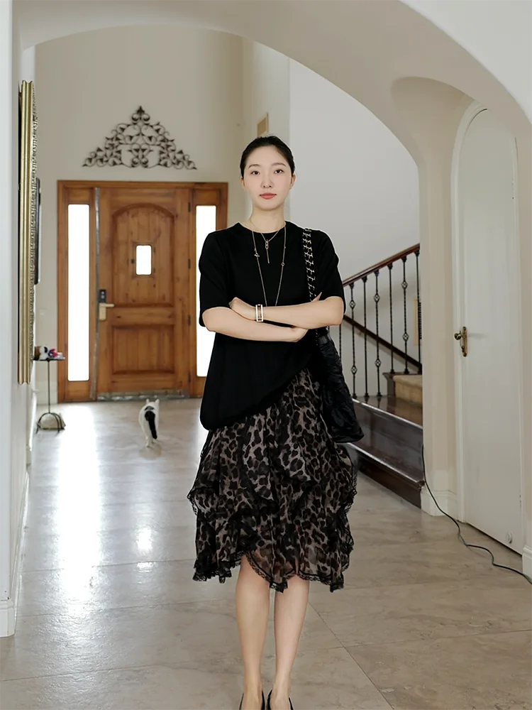 Loose Half Skirt with Heavy Embroidery Leopard Print Short Sleeve T-Shirt Black Spring Summer Fashion Set for Women Casual Style
Loose Half Skirt with Heavy Embroidery Leopard Print Short Sleeve T-Shirt Black Spring Summer Fashion Set for Women Casual Style