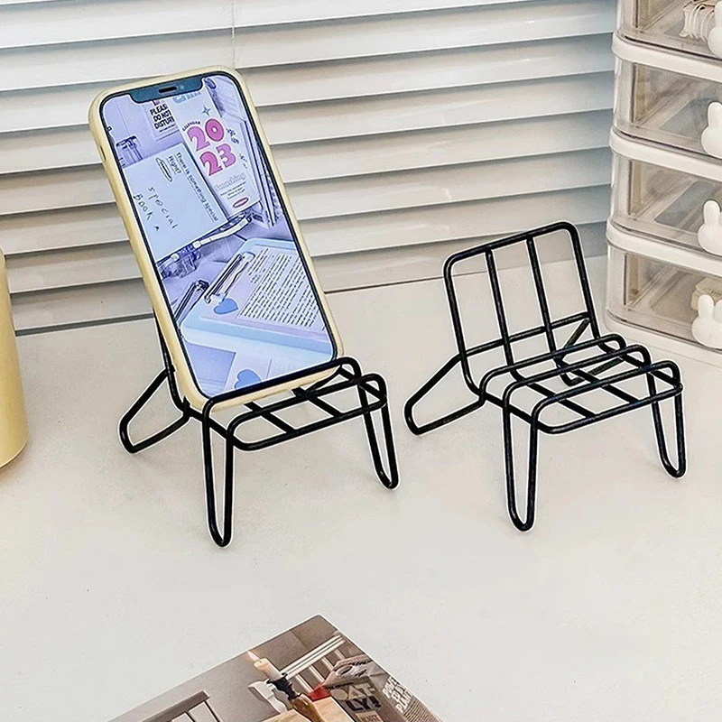 Metal Small Chair Design Mobile Phone Holder Creative Iron Phone Rack Stand Simple Student Desktop Ornaments Home Accessory-F(x)
Metal Small Chair Design Mobile Phone Holder Creative Iron Phone Rack Stand Simple Student Desktop Ornaments Home Accessory-F(x)