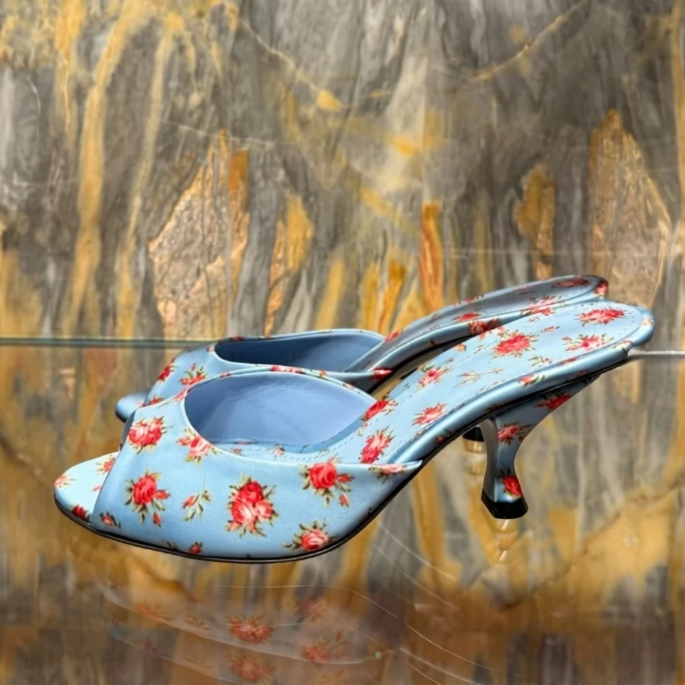 Chic Red Rose Floral Print Blue Heel Sandals Open-Toe Design Stiletto Heel Summer Casual Style Slip-on Heels Low Heel Sandals
Chic Red Rose Floral Print Blue Heel Sandals Open-Toe Design Stiletto Heel Summer Casual Style Slip-on Heels Low Heel Sandals