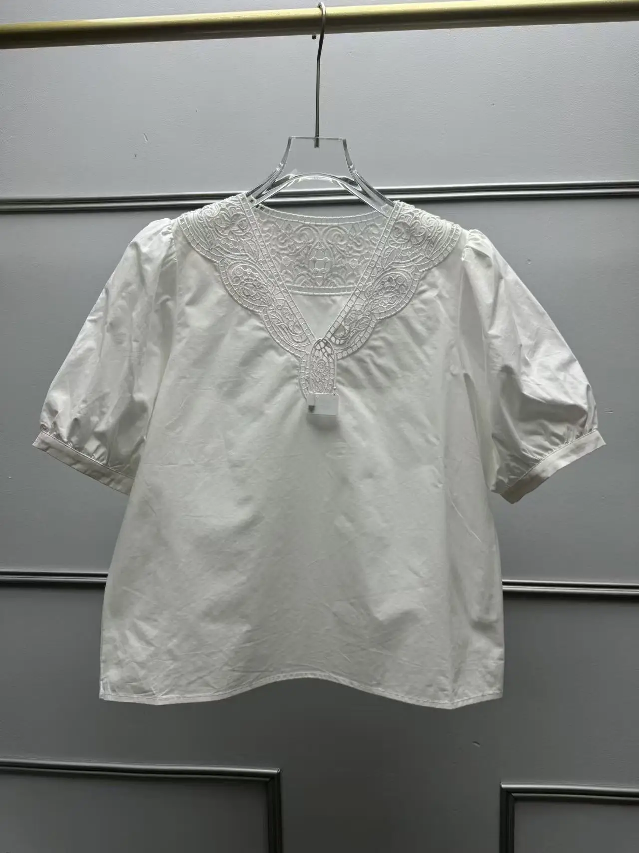 French Style Embroidered Hollow out V-Neck Bubble Sleeve Short Sleeve Shirt Breathable Skin-Friendly Pure Cotton Women's Shirt
French Style Embroidered Hollow out V-Neck Bubble Sleeve Short Sleeve Shirt Breathable Skin-Friendly Pure Cotton Women's Shirt