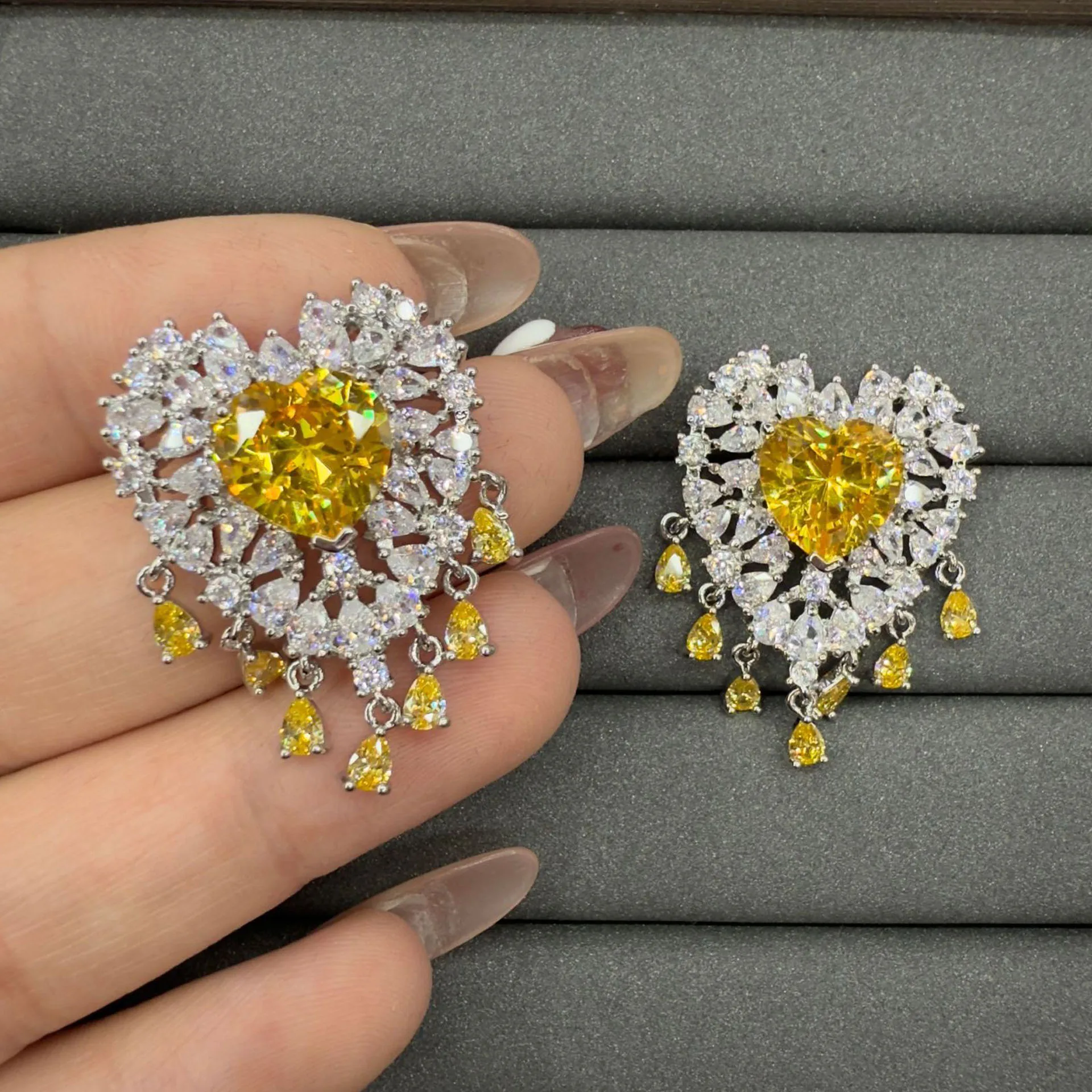 luxury zirconia earrings for women cute heart shape purple pink yellow white earrings party jewelry gift daughter
luxury zirconia earrings for women cute heart shape purple pink yellow white earrings party jewelry gift daughter