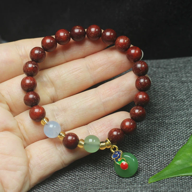 Blood Sandalwood 8mm Single-Loop Buddhist Bead Bracelet with Green Peace Buckle, Women's Elegant Cultural Ornament and Gift
Blood Sandalwood 8mm Single-Loop Buddhist Bead Bracelet with Green Peace Buckle, Women's Elegant Cultural Ornament and Gift