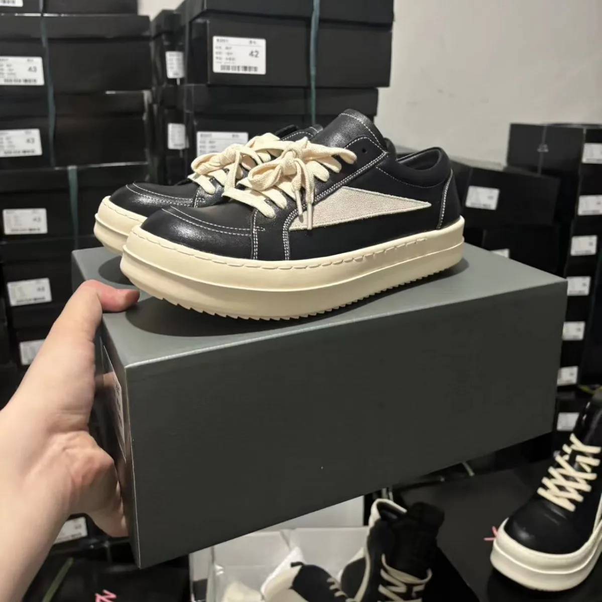 Brand Men Casual Shoes Genuine Leather Basic Low Slip On Woman's Sneakers Skateboard Vintage Luxury Designers Man's Sneaker
Brand Men Casual Shoes Genuine Leather Basic Low Slip On Woman's Sneakers Skateboard Vintage Luxury Designers Man's Sneaker