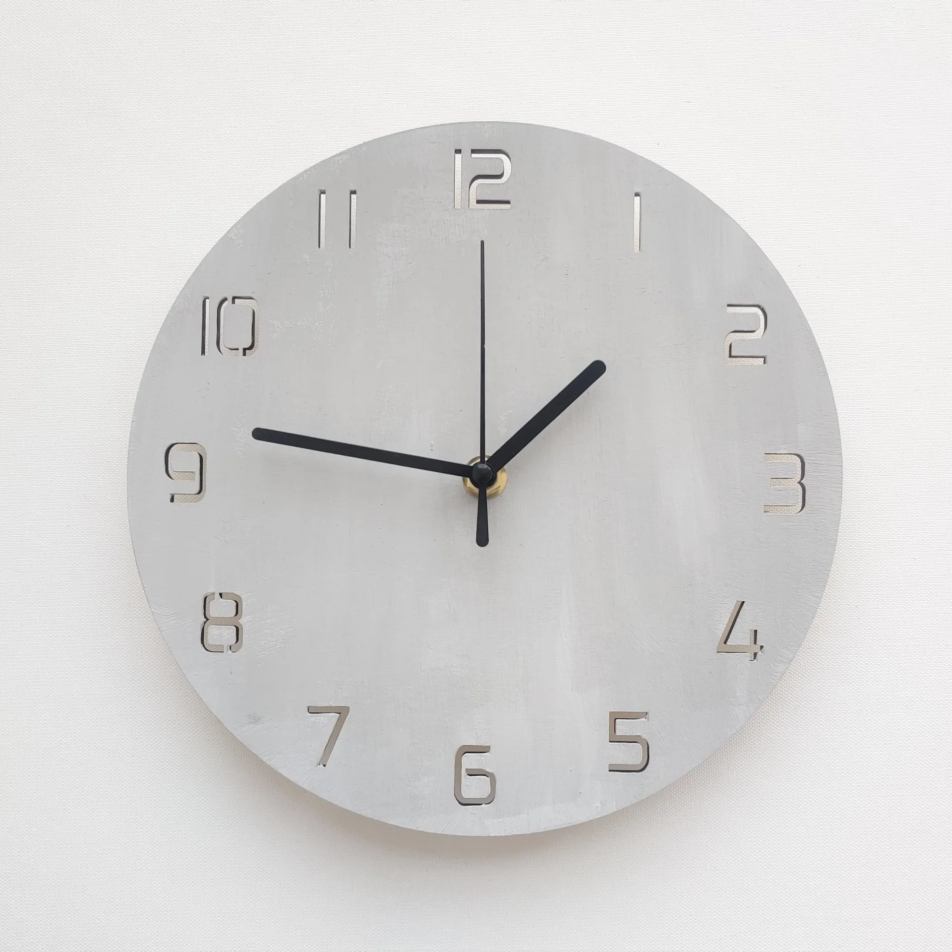 Ins Vintage Cement Grey Wall Clock Nordic Home Wooden Clock Mute Clock Living Room Entrance Clock Soft Wall Decoration
Ins Vintage Cement Grey Wall Clock Nordic Home Wooden Clock Mute Clock Living Room Entrance Clock Soft Wall Decoration