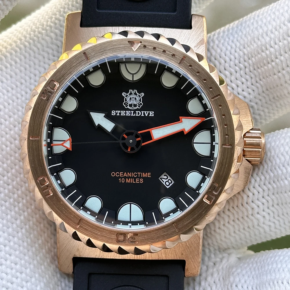 STEELDIVE SD1982S-V2 46.5MM Bronze Case BGW9 Blue Luminous Sapphire Glass Ceramic Bezel NH35 Auto Men Dive Watches Bronze Buckle
STEELDIVE SD1982S-V2 46.5MM Bronze Case BGW9 Blue Luminous Sapphire Glass Ceramic Bezel NH35 Auto Men Dive Watches Bronze Buckle