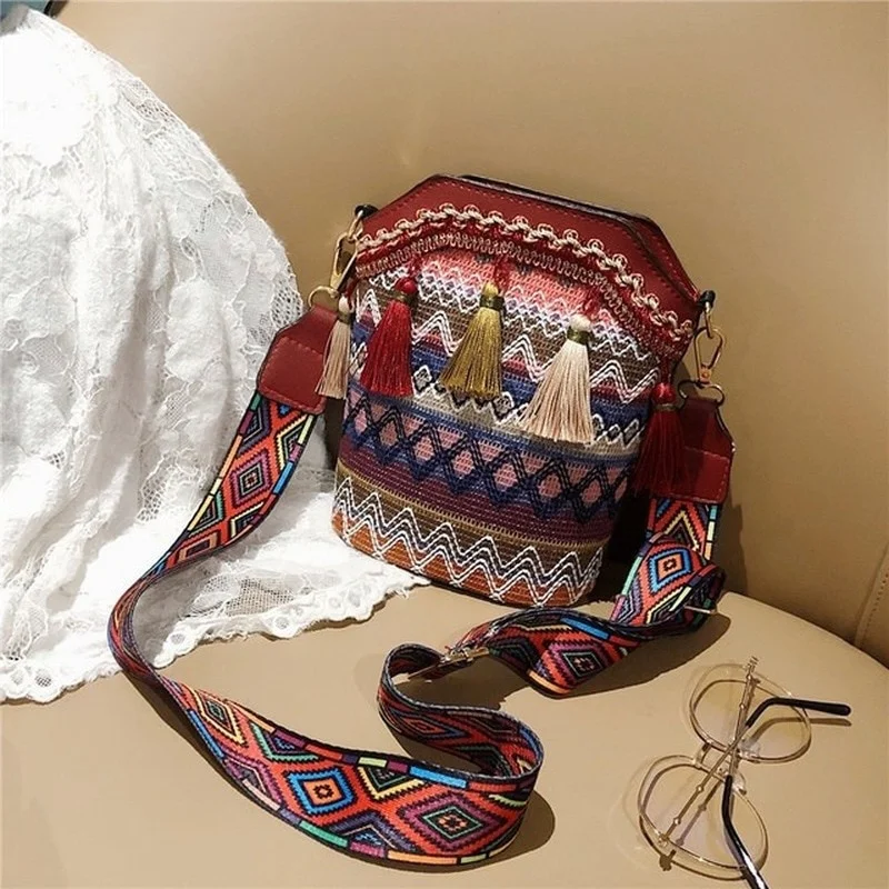 Fashion Bohemian Ethnic Style Women's Straw Woven Shoulder Messenger Bag Retro Casual Tassel Bucket Bag
Fashion Bohemian Ethnic Style Women's Straw Woven Shoulder Messenger Bag Retro Casual Tassel Bucket Bag
