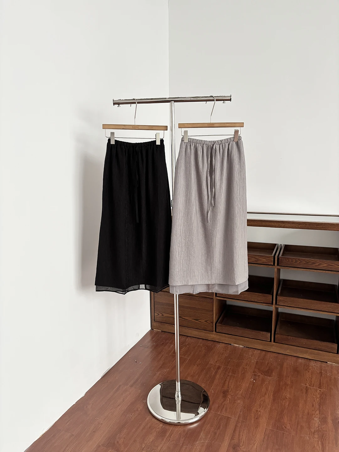 Summer 2026 High Waist Thin A-Line Skirt Women's Fashionable Versatile Youthful Slimming Midi Skirt See-through Effect
Summer 2026 High Waist Thin A-Line Skirt Women's Fashionable Versatile Youthful Slimming Midi Skirt See-through Effect