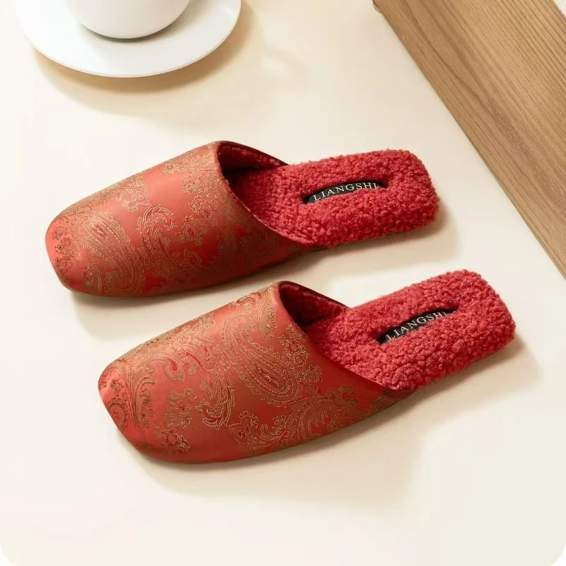 Women's Winter New Chinese Style Cotton Slippers Silk Print Soft Sole Baotou Fuzzy Keep Warm High Quality Home Silent Slippers
Women's Winter New Chinese Style Cotton Slippers Silk Print Soft Sole Baotou Fuzzy Keep Warm High Quality Home Silent Slippers