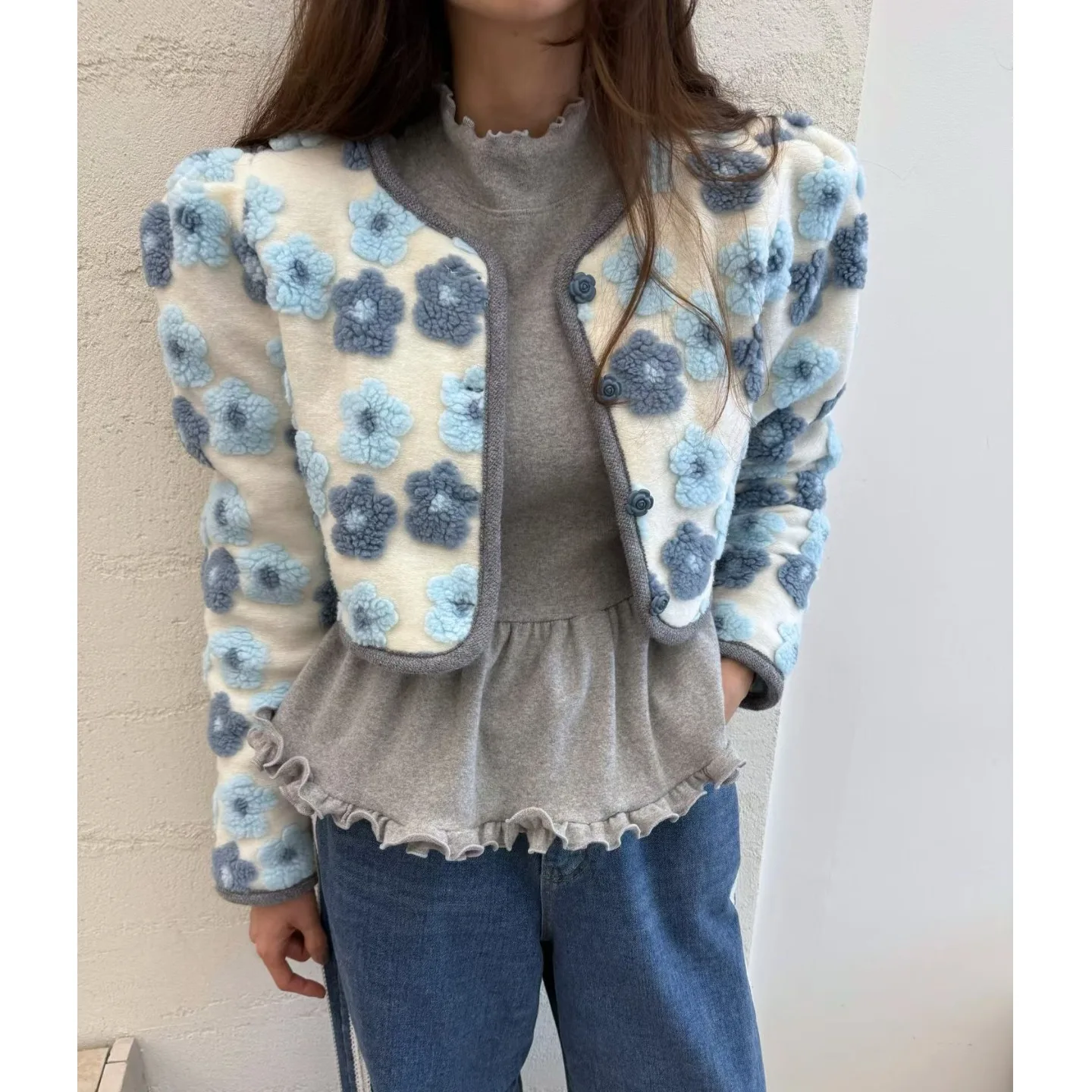 Женское байкерское пальто из меха ягненка, осень-зима, новое универсальное байкерское пальто с цветочным принтом 3D Emed, подходит для поездок на работу
Женское байкерское пальто из меха ягненка, осень-зима, новое универсальное байкерское пальто с цветочным принтом 3D Emed, подходит для поездок на работу