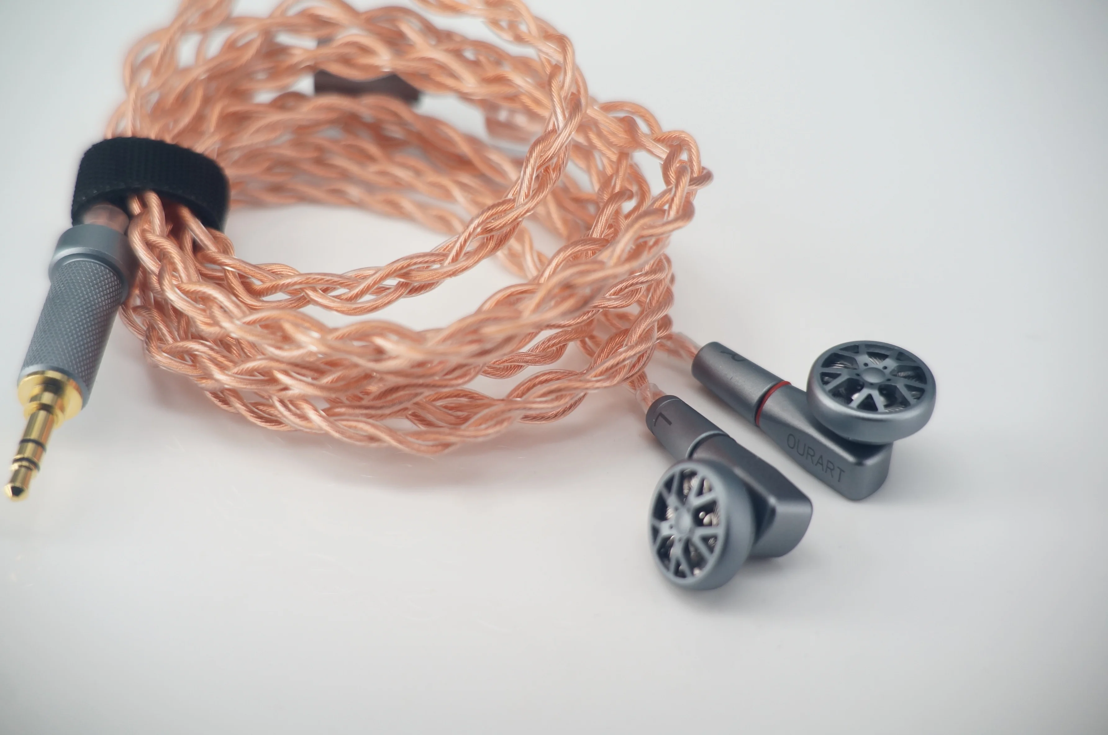 HESSIAN OURART 14.6mm composite titanium-plated diaphragm HIFI all-metal hollow flagship flat-head headphones
HESSIAN OURART 14.6mm composite titanium-plated diaphragm HIFI all-metal hollow flagship flat-head headphones