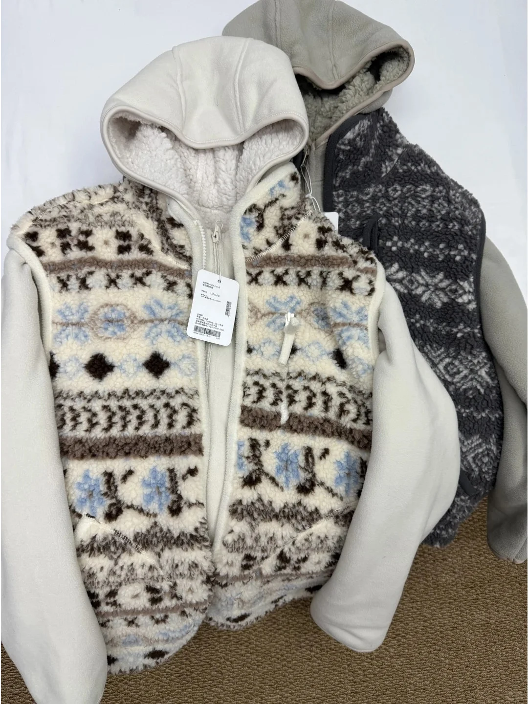 Outdoor Fleece Lamb Leather Vest Men's Winter Thickened Stand Collar Zipper Closure Geometric Pattern American Casual Style
Outdoor Fleece Lamb Leather Vest Men's Winter Thickened Stand Collar Zipper Closure Geometric Pattern American Casual Style