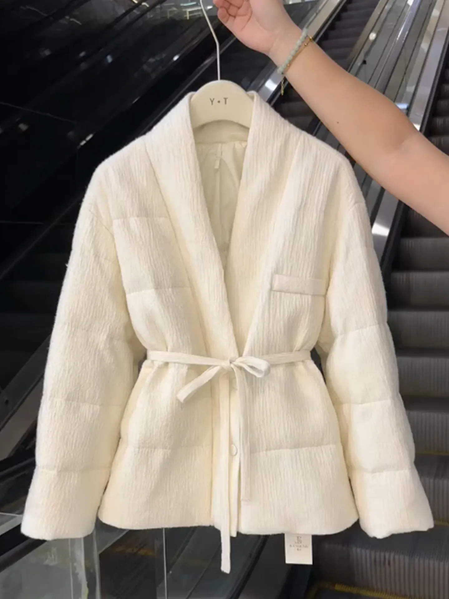 Ele mat Du down Jaet Женская зимняя новинка Sle с поясом и поясом, высококачественная верхняя одежда Feelings
Ele mat Du down Jaet Женская зимняя новинка Sle с поясом и поясом, высококачественная верхняя одежда Feelings