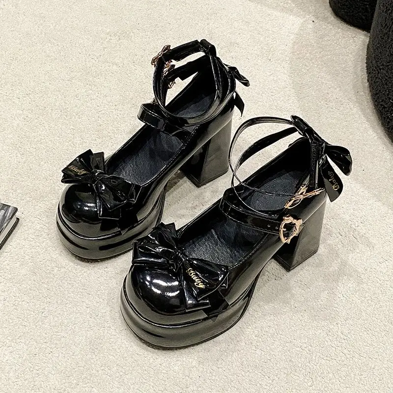 Обувь в стиле Лолита с милым дизайном, круглым носком, в японском стиле, элегантные туфли на высоком каблуке, милые туфли Мэри Джейн, водонепроницаемые туфли для косплея в стиле JK Princess
Обувь в стиле Лолита с милым дизайном, круглым носком, в японском стиле, элегантные туфли на высоком каблуке, милые туфли Мэри Джейн, водонепроницаемые туфли для косплея в стиле JK Princess