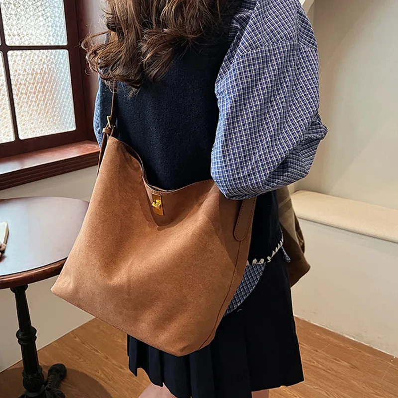 High Capacity Suede Leather Shoulder Bag For Women 2025 New Trend Y2K Handbags And Purses Female Simple Crossbody Bags
High Capacity Suede Leather Shoulder Bag For Women 2025 New Trend Y2K Handbags And Purses Female Simple Crossbody Bags