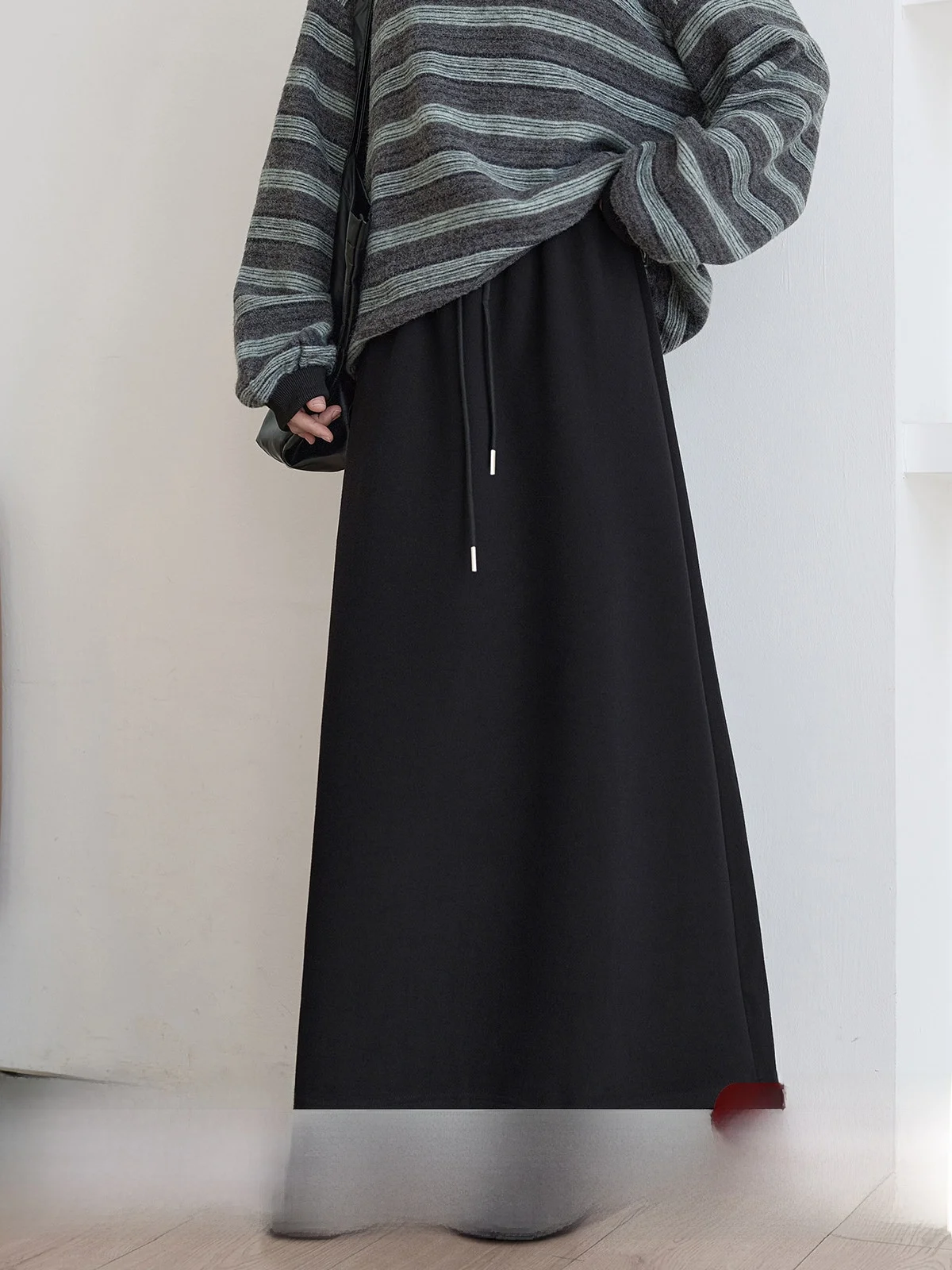 High Waist Fleece Lined Black Belted A-Line Skirt Women's Commute Style Korean Fashion Winter 2025 New Arrival Half-length Skirt
High Waist Fleece Lined Black Belted A-Line Skirt Women's Commute Style Korean Fashion Winter 2025 New Arrival Half-length Skirt