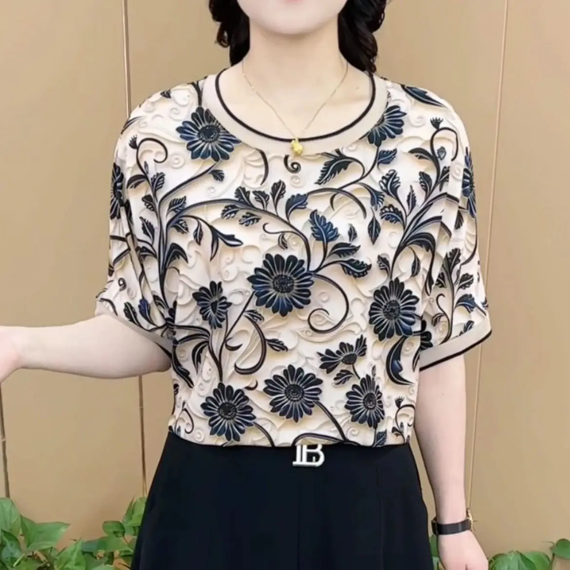 New Printed Short-sleeved T-shirt for Summer Fashion Loose Round Neck Top for Women
New Printed Short-sleeved T-shirt for Summer Fashion Loose Round Neck Top for Women