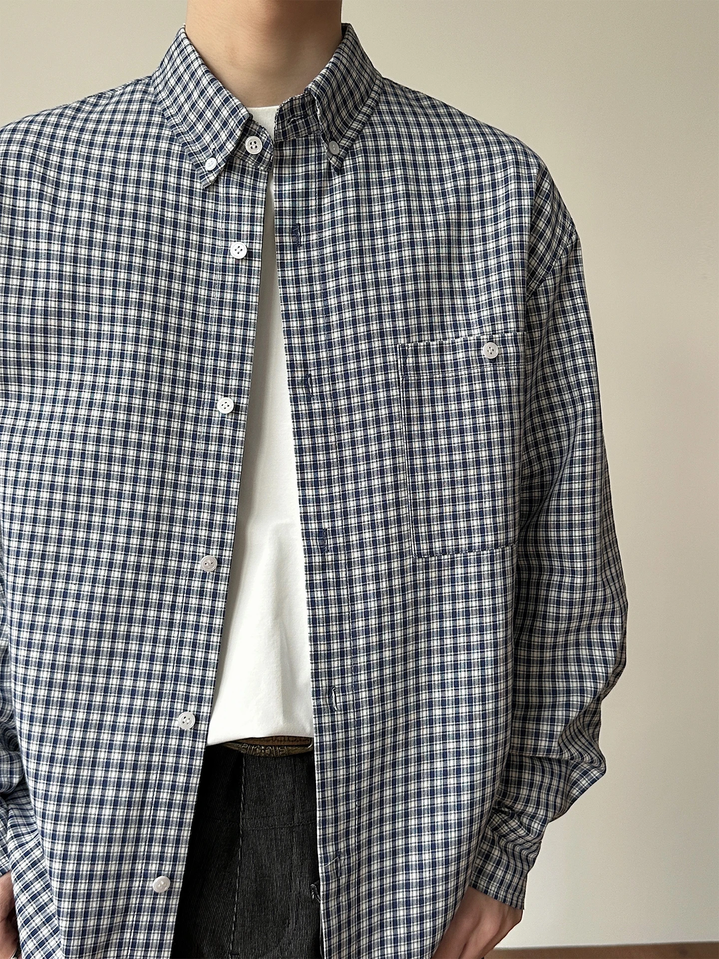 Мужской кардиган в стиле ретро, синий в клетку, весна 2026, свободный крой, воротник-стойка, тонкий, из смесового полиэстера
Мужской кардиган в стиле ретро, синий в клетку, весна 2026, свободный крой, воротник-стойка, тонкий, из смесового полиэстера