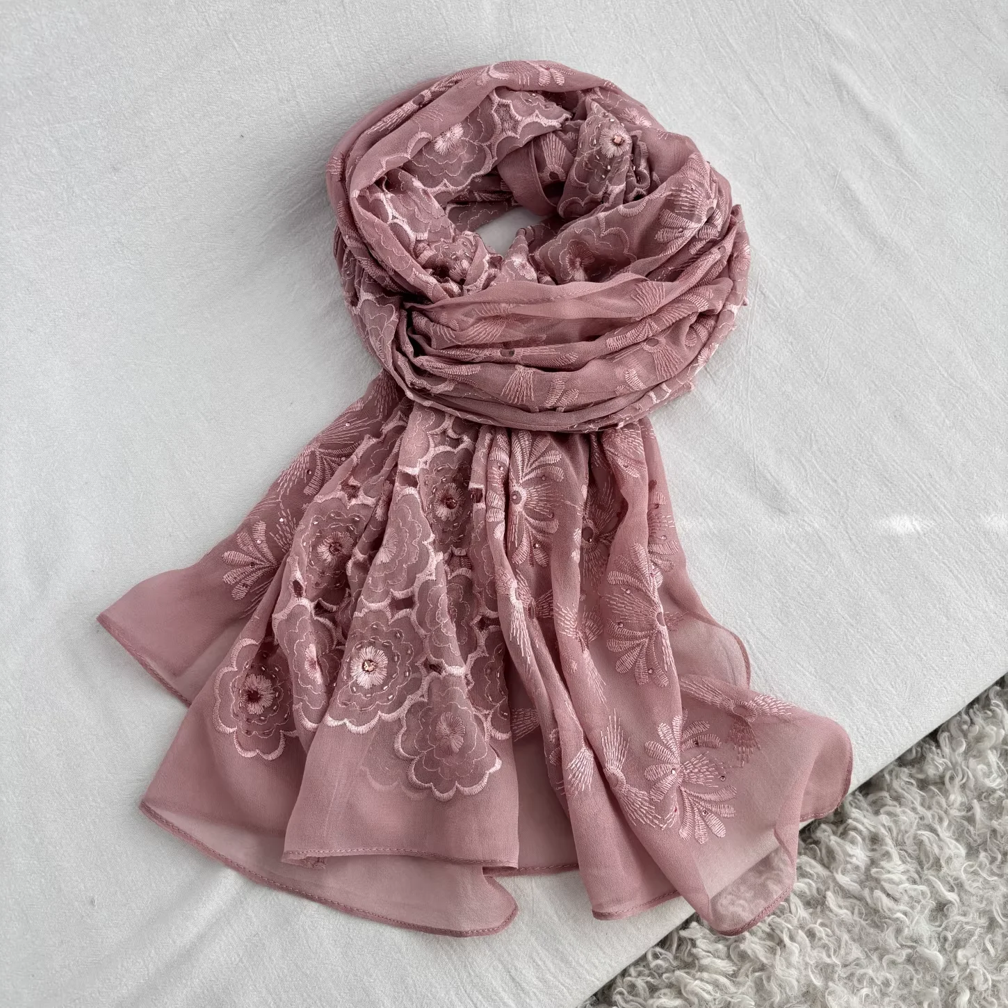 100% Silk cape for women neck scarves spring autumn bohemian vintage flower embroidered shoulder cape hijabs neckerchief
100% Silk cape for women neck scarves spring autumn bohemian vintage flower embroidered shoulder cape hijabs neckerchief
