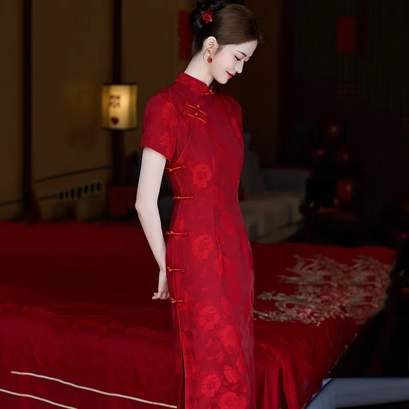 New Red Long Improved Cheongsam Retro Bridal Wedding Toast Dress
New Red Long Improved Cheongsam Retro Bridal Wedding Toast Dress