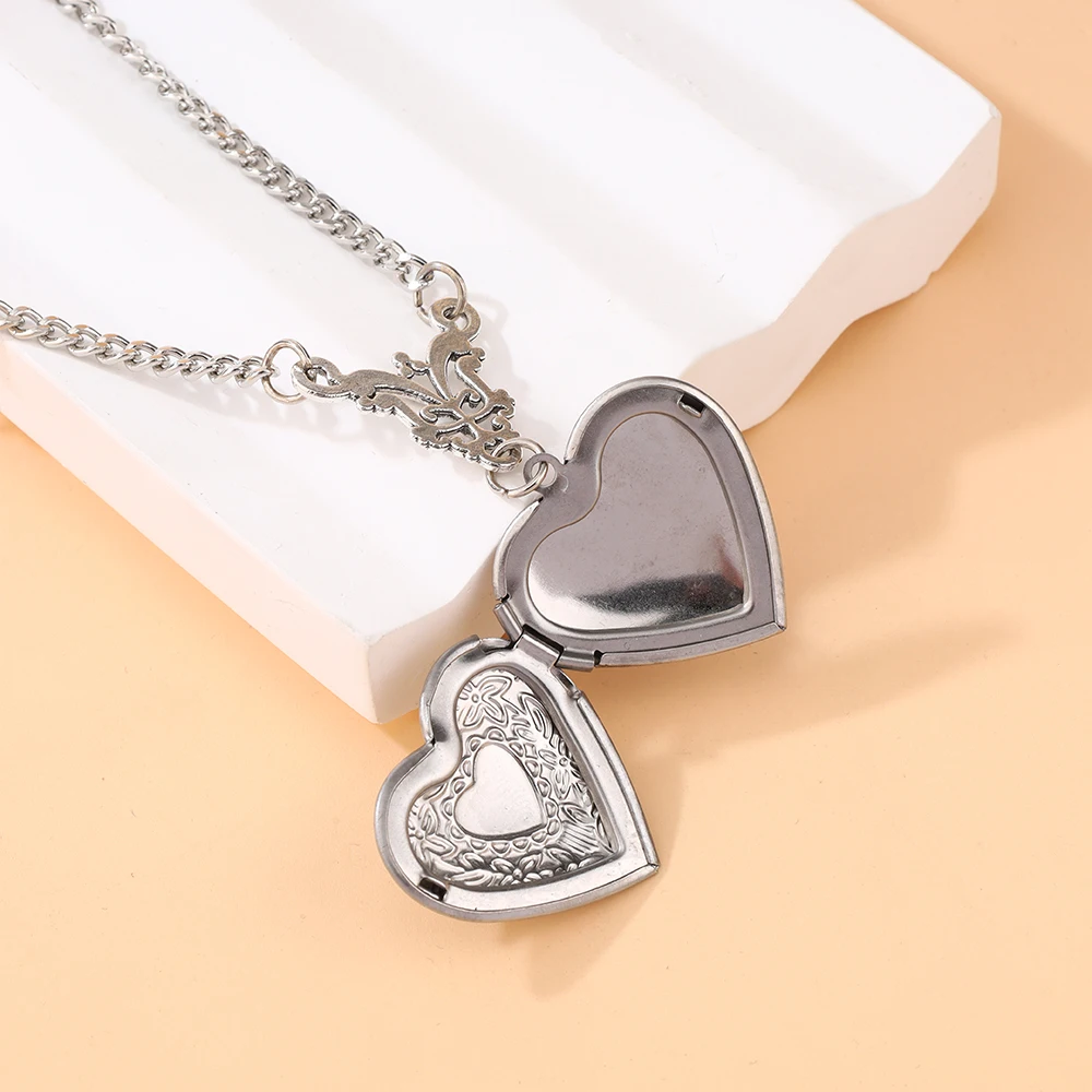 Romantic Silvery Heart-Shaped Women Necklace Pendant Can Be Opened Photo Frame Necklace Jewelry Accessories Holiday Gifts
Romantic Silvery Heart-Shaped Women Necklace Pendant Can Be Opened Photo Frame Necklace Jewelry Accessories Holiday Gifts