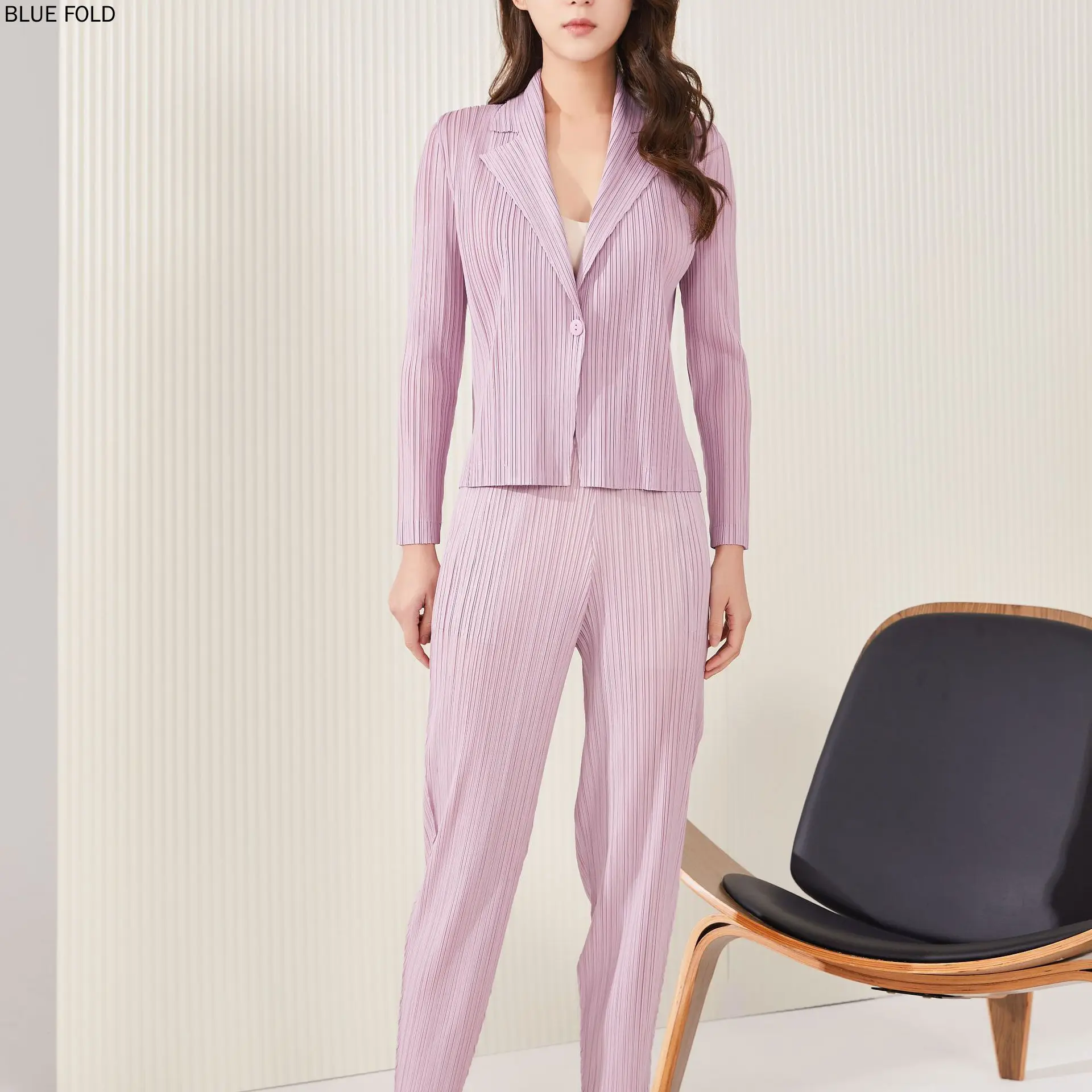 MIYAKE-Pleated Basic Style Suit, Fashionable and Fresh, One-Button Jacket, High-end Pleated, Counter Quality, Autumn and Spring
MIYAKE-Pleated Basic Style Suit, Fashionable and Fresh, One-Button Jacket, High-end Pleated, Counter Quality, Autumn and Spring