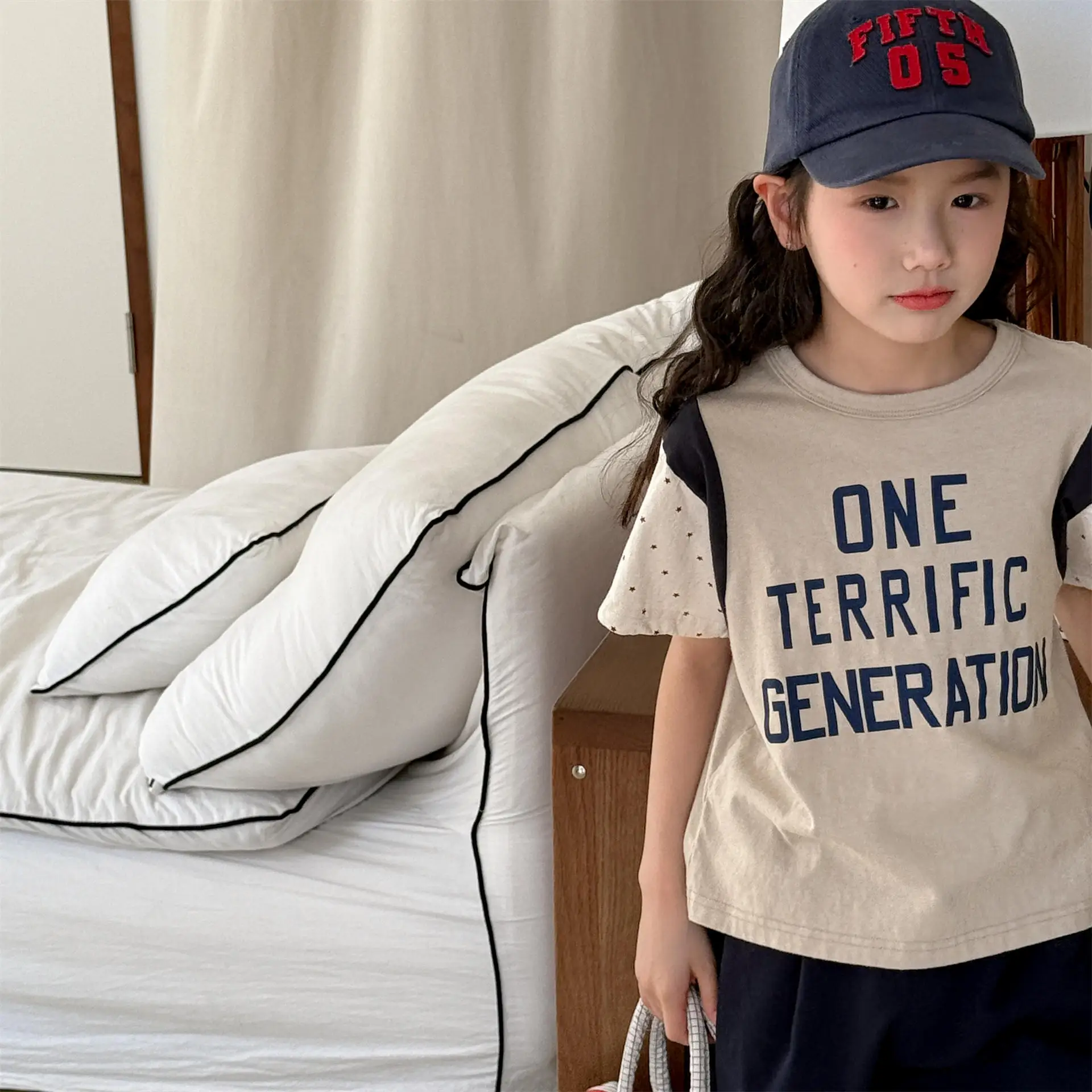 2025 Summer New Girls Short Sleeve T Shirts Letter Print Boys Loose Cotton Tops Fashion Versatile Kids T Shirt Baby Casual Tee
2025 Summer New Girls Short Sleeve T Shirts Letter Print Boys Loose Cotton Tops Fashion Versatile Kids T Shirt Baby Casual Tee