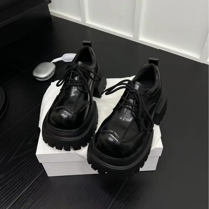College Style Black Platform Oxford Shoes Women Fashion Lace Up Pu Leather Thick Heel Pumps Woman Square Round Toe Student Shoes
College Style Black Platform Oxford Shoes Women Fashion Lace Up Pu Leather Thick Heel Pumps Woman Square Round Toe Student Shoes
