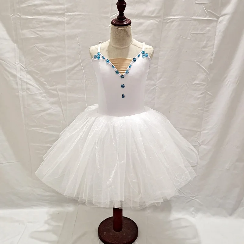 New professional ballet sweet TUTU performance costume light and non-fading Little Swan ballet suspender dress
New professional ballet sweet TUTU performance costume light and non-fading Little Swan ballet suspender dress