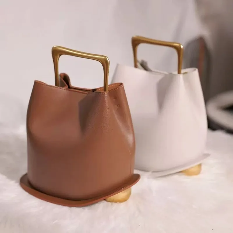 Городская простая нерегулярная ручная женская сумка 2026, новая повседневная универсальная сумка-ведро с корзиной для поездок на работу
Городская простая нерегулярная ручная женская сумка 2026, новая повседневная универсальная сумка-ведро с корзиной для поездок на работу