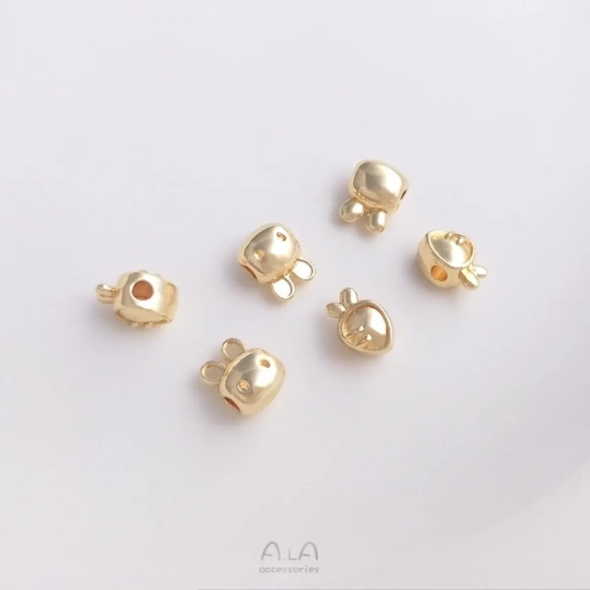 10pcs 14K Gold Plated Cartoon Radish Rabbit Large Hole Beads DIY Bracelet Jewelry Making Accessories
10pcs 14K Gold Plated Cartoon Radish Rabbit Large Hole Beads DIY Bracelet Jewelry Making Accessories