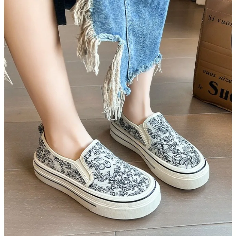 Emboridery Canvas Loafers Women's Running Shoes Thick Bottom Chinese Style Baskets Femmes School Girls Flat Tenis Shoes,35-40
Emboridery Canvas Loafers Women's Running Shoes Thick Bottom Chinese Style Baskets Femmes School Girls Flat Tenis Shoes,35-40