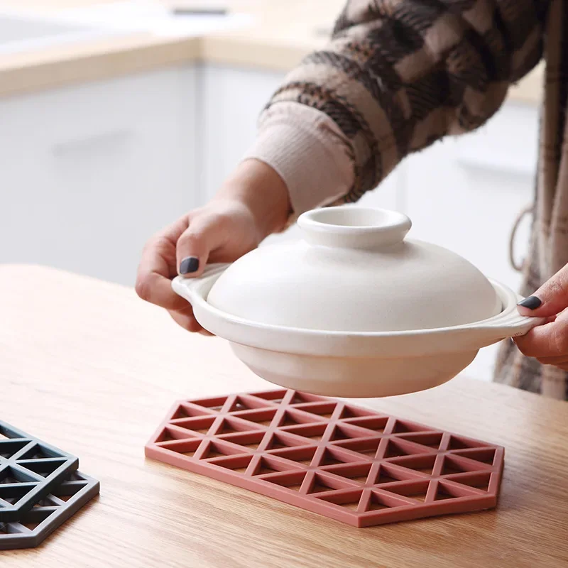 Silicone tea coaster non-slip placemat high temperature insulation pad hollow pot pad bowl with anti-scalding plastic placemat
Silicone tea coaster non-slip placemat high temperature insulation pad hollow pot pad bowl with anti-scalding plastic placemat