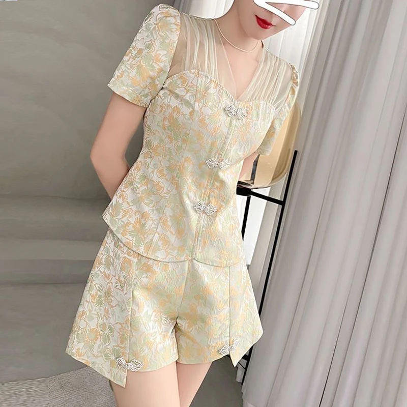 2 Pieces Vintage Chinese Women Irregular Wide Leg Dobby Flower Shorts Set , Woman Clothing Patchwork Green Floral Shirt Sets
2 Pieces Vintage Chinese Women Irregular Wide Leg Dobby Flower Shorts Set , Woman Clothing Patchwork Green Floral Shirt Sets