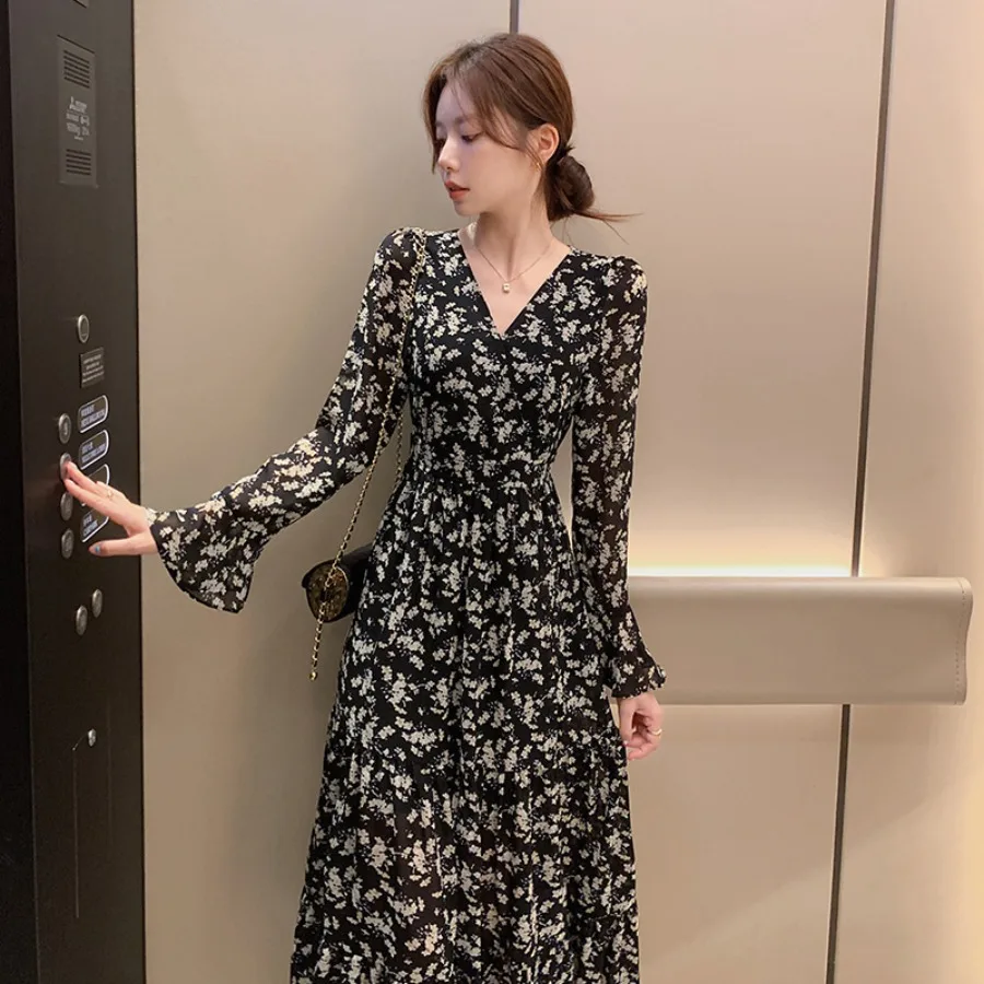 【New style】French-style long-sleeved chiffon floral dress new spring style women's slimming and over-the-knee A-line long dress
【New style】French-style long-sleeved chiffon floral dress new spring style women's slimming and over-the-knee A-line long dress