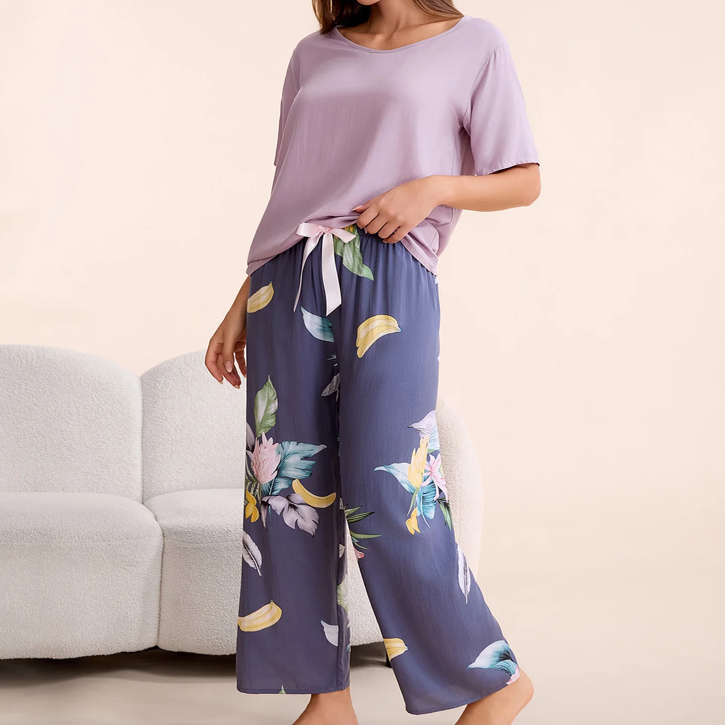 Plus Size S-6XL Women Pajamas Set 100% Viscose Cool & Comfy T-Shirt Elastic Waist Lounge Pants Floral Print Casual Sleepwear
Plus Size S-6XL Women Pajamas Set 100% Viscose Cool & Comfy T-Shirt Elastic Waist Lounge Pants Floral Print Casual Sleepwear