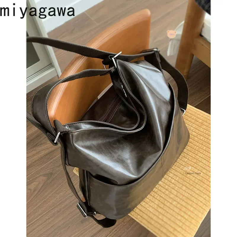 Miyagawa Large Capacity Commuter Bag for Women New Retro Single Shoulder Underarm Versatile Tote Bags
Miyagawa Large Capacity Commuter Bag for Women New Retro Single Shoulder Underarm Versatile Tote Bags